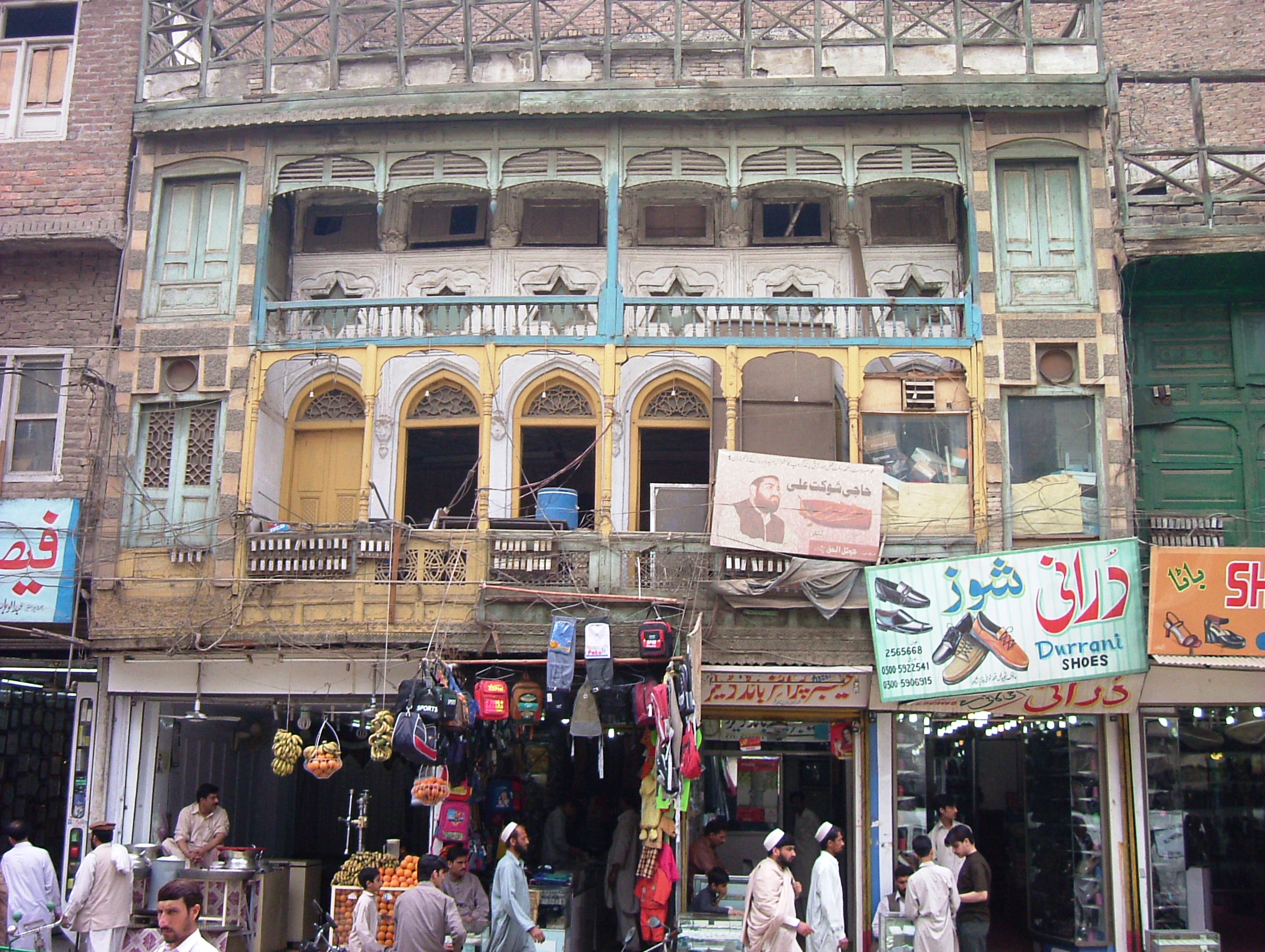 Qissa_Khwani_Bazaar,_Peshawar,_Pakistan_-_panoramio_-_franek2_(2)